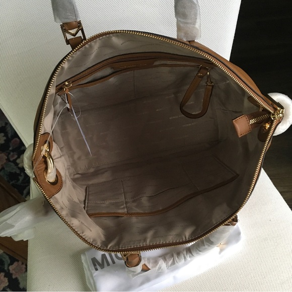 NWT Michael Kors Beckett large top zip leather satchel Acorn - Picture 8 of 12